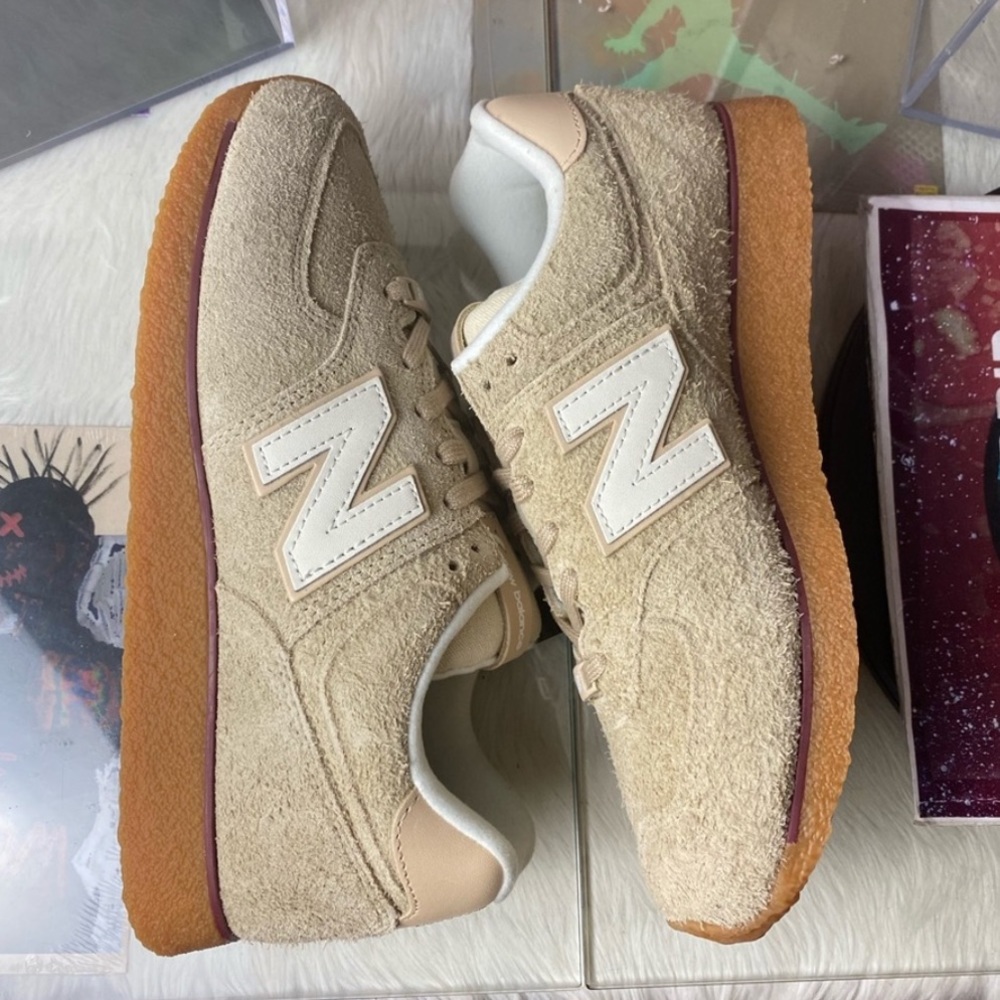 NEW BALANCE teddy suede fuzzy sneakers trainers brown NWOT
